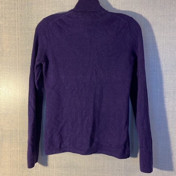 LORD & TAYLOR 100% Cashmere Turtleneck - Picture 5 of 7